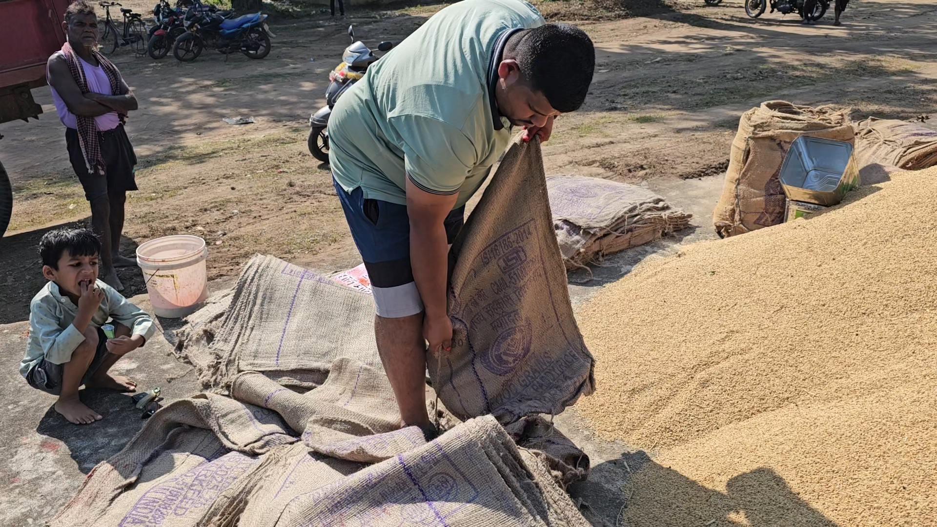 Chaos in paddy procurement centers