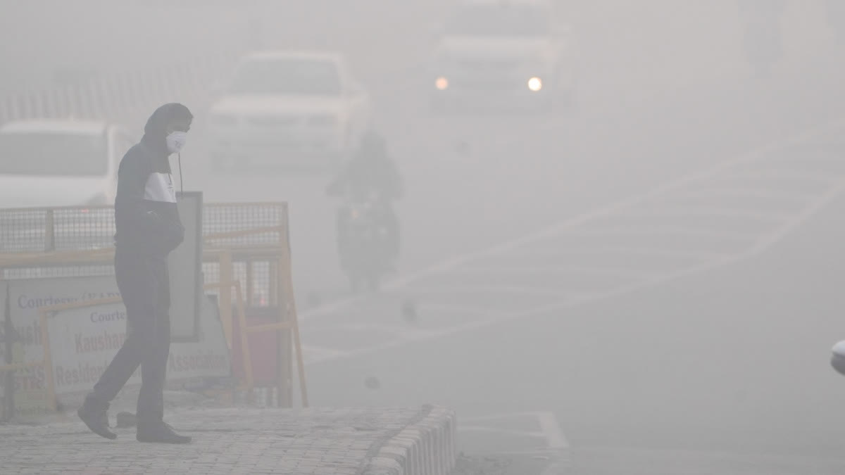 Delhi Chokes Again: AQI Breaches ‘Severe’ Level After 24 Days Delhi Chokes Again: AQI Breaches ‘Severe’ Level After 24 Days