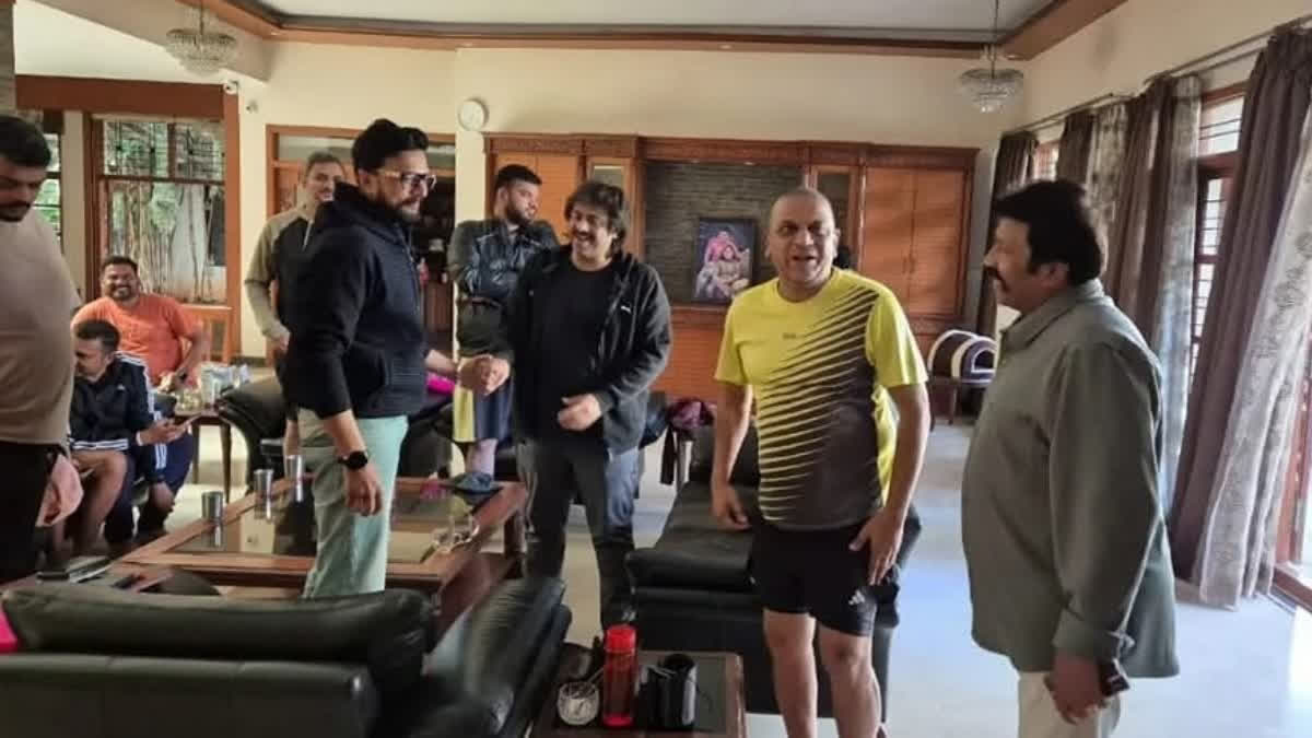 Shivarajkumar Takes Break for Surgery; Kannada Actor to Fly to US for Medical Treatment Shivarajkumar to Travel to US for Surgery