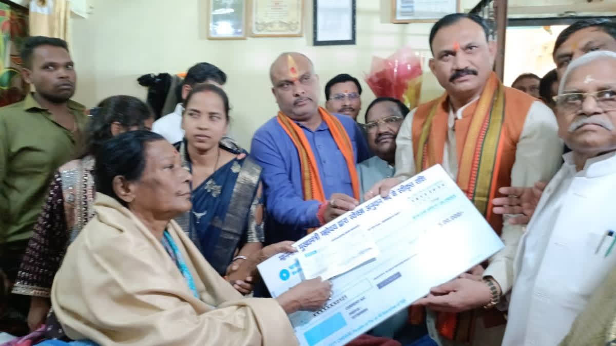 Chhattisgarh: ETV Bharat Report Spurs Action, Health Minister Assures Support For Pandavani Singer Teejan Bai The government pledged pension revisions and healthcare for ailing Padma Vibhushan Teejan Bai, following widespread attention to her condition reported by ETV Bharat.