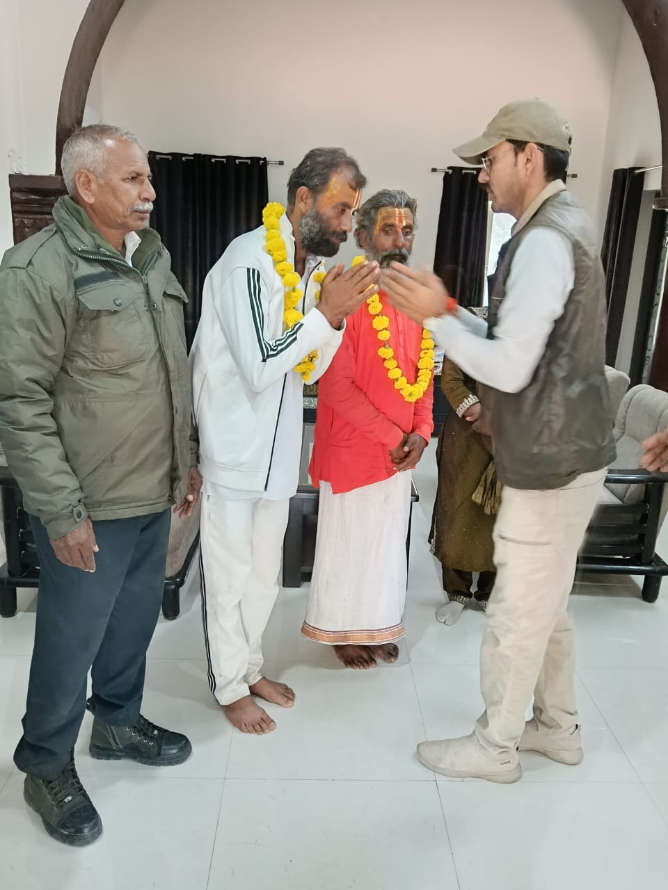 Environmentalist Couple And Two Companions Undertake 3300 Km Foot March To Spread Message Of Water Conservation