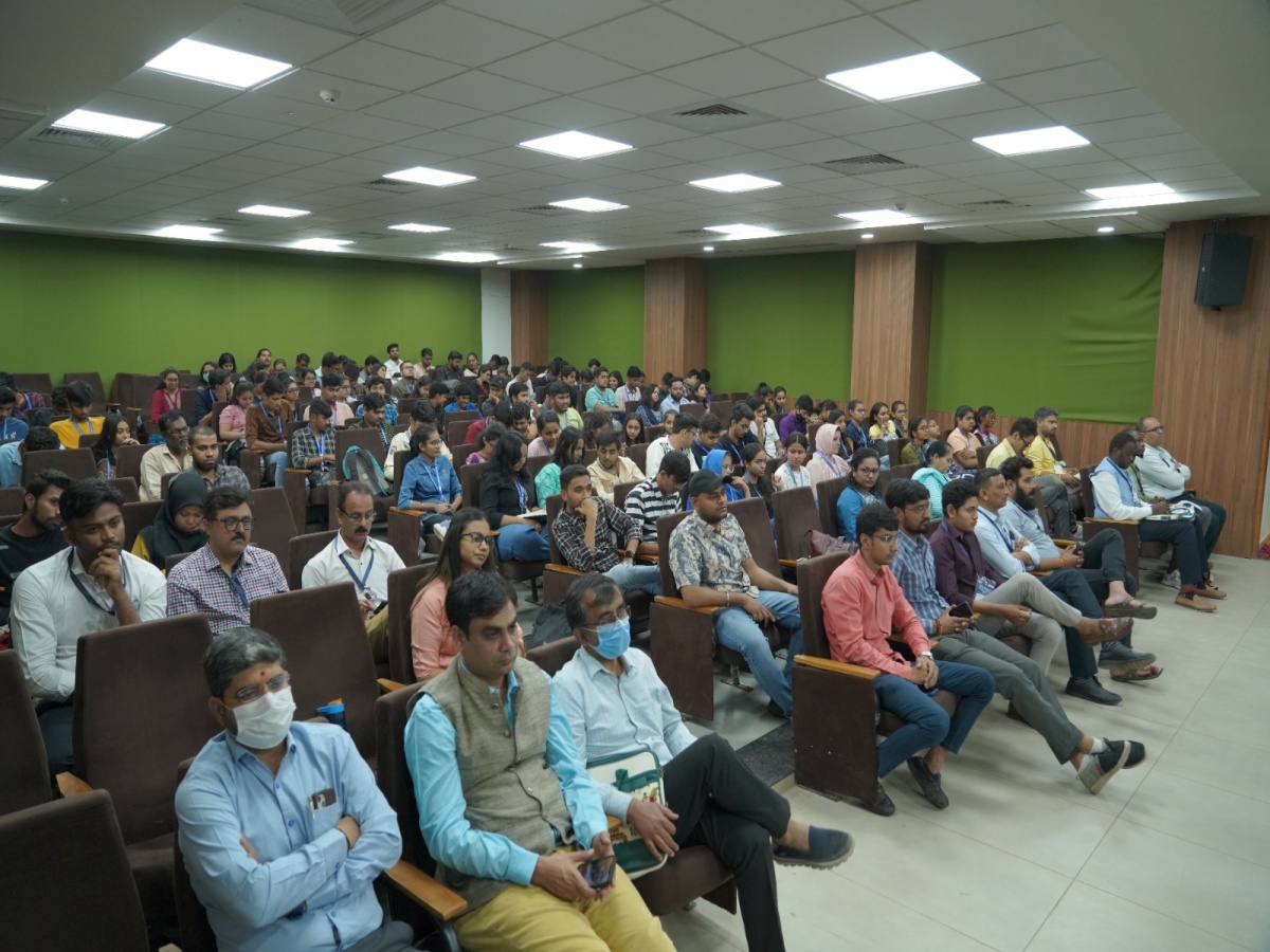 આપણે ડિજિટલ કન્ટેન્ટ ડેવલપમેન્ટમાં હજી ઘણું સારું કરી શકીએ છીએ.