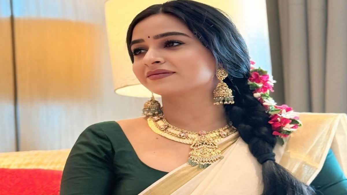 பிக்பாஸ் சீசன் 9 டைட்டிலை தட்டிச் சென்ற திவ்யா கணேஷ் - மேடையில் கண் கலங்கி சொன்ன வார்த்தை