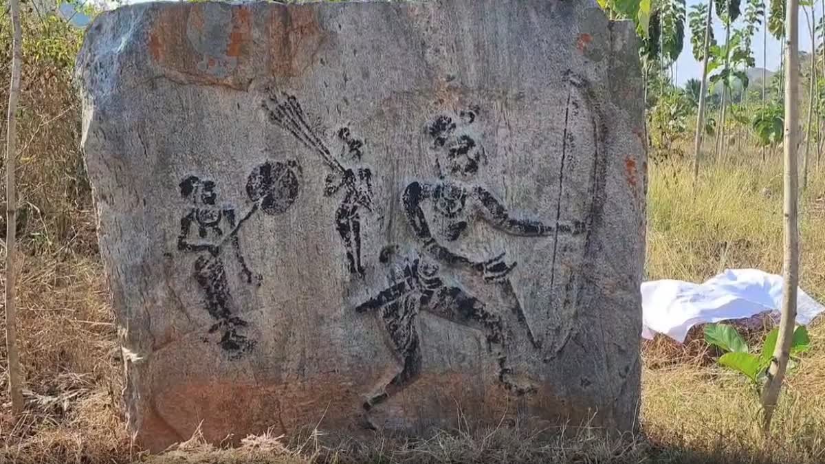 வாணியம்பாடி அருகே 800 ஆண்டுகள் பழமை வாய்ந்த நடுகல் கண்டுபிடிப்பு