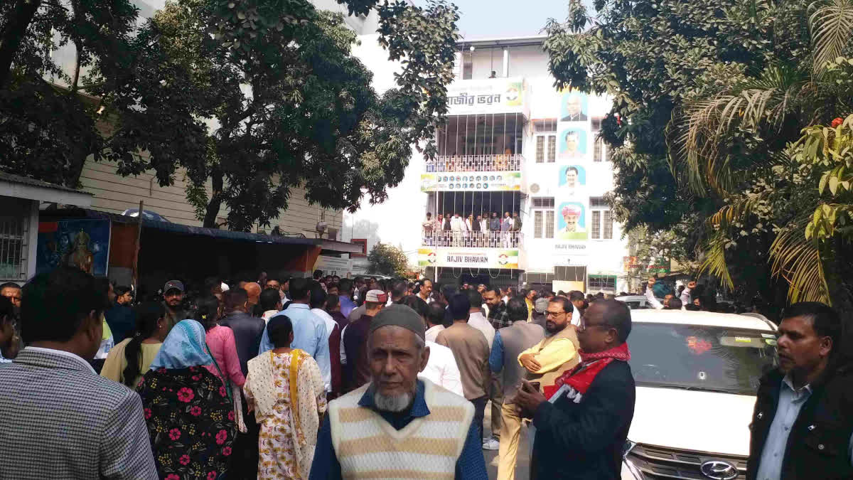 Several congress leaders submit applications for party ticket in Rajiv Bhawan
