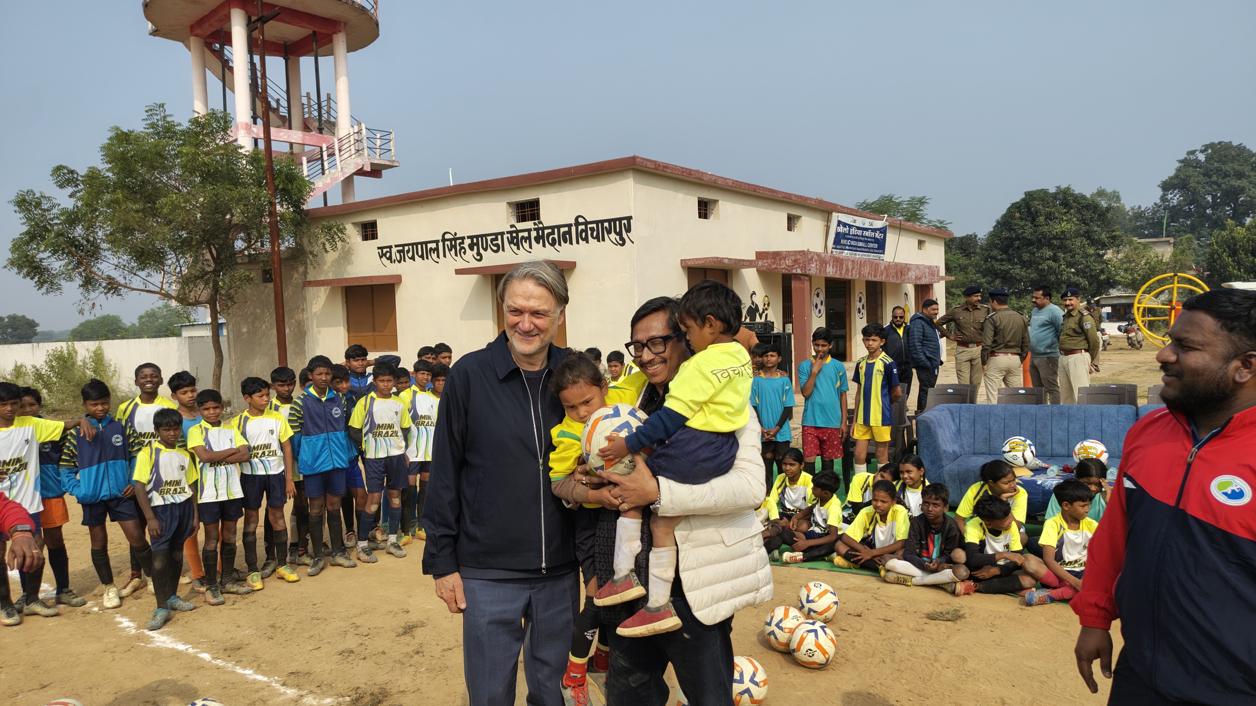 shahdol Cambodian coach arrived Mini Brazil
