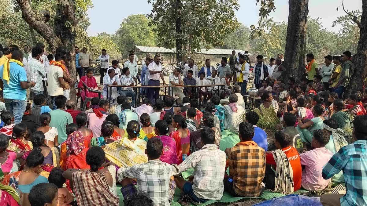 MLA Vikram Mandavi visit villages