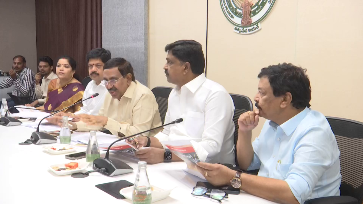 అమరావతికి ప్రపంచస్థాయి సంస్థలు తీసుకురావడంపై చర్చ