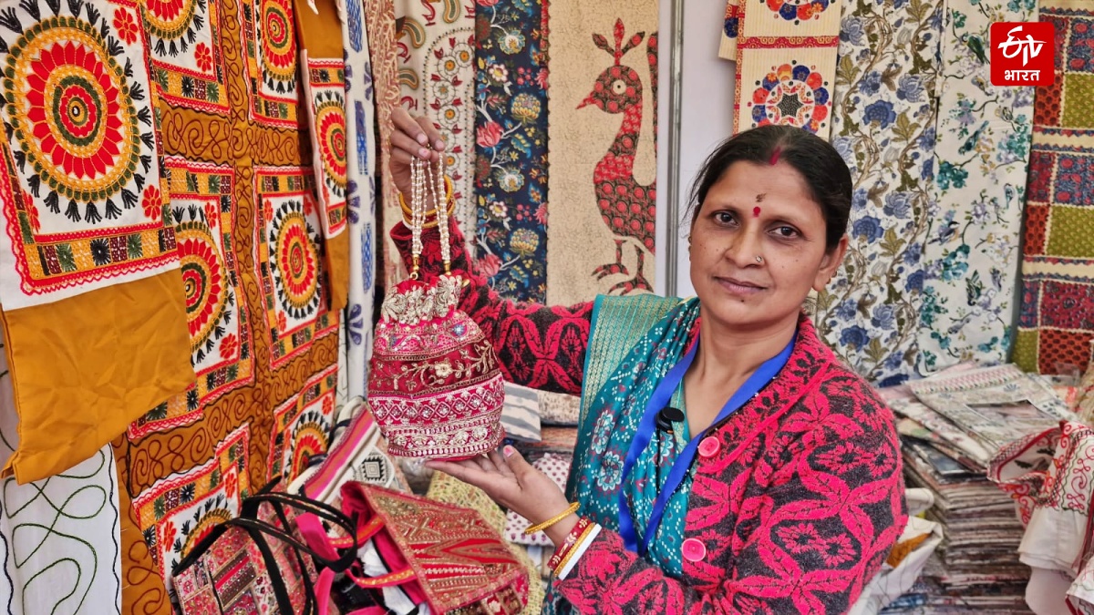 Gujarati couple at Mandi Saras Mela