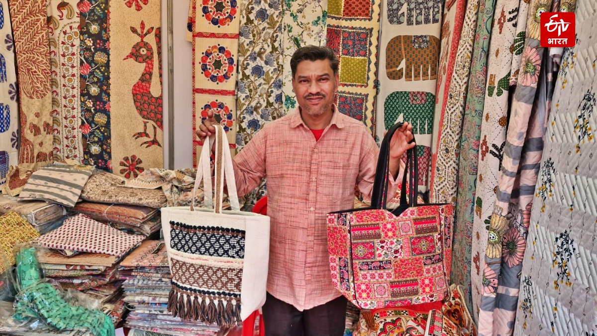 Gujarati couple at Mandi Saras Mela