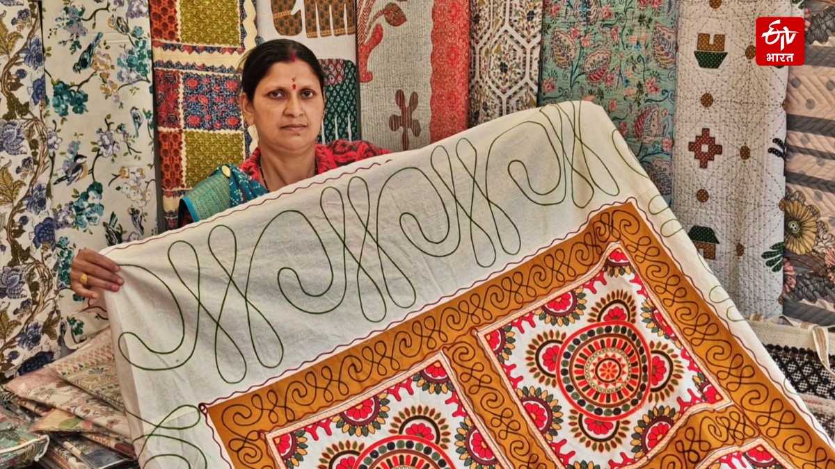 Gujarati couple at Mandi Saras Mela