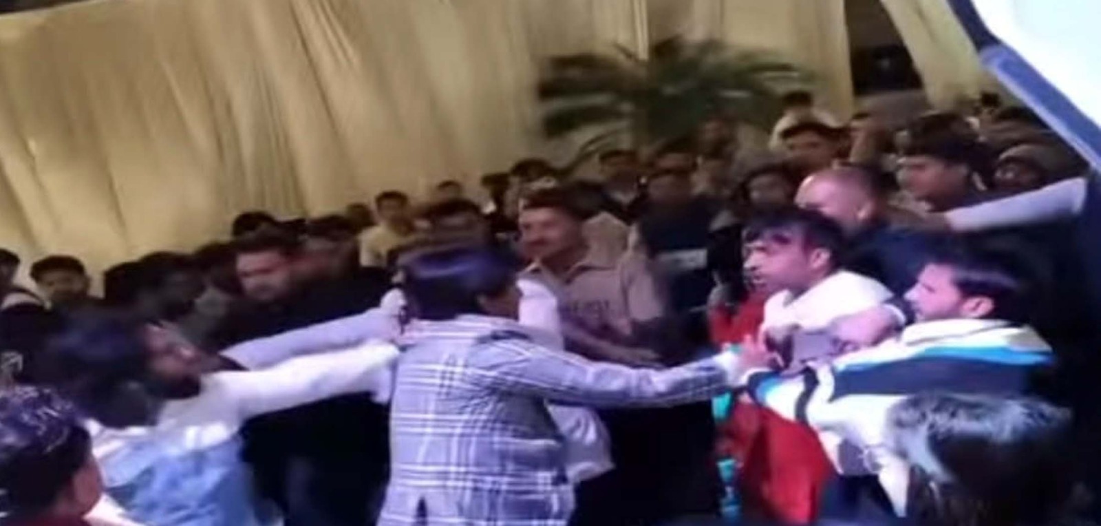 Bouncers scuffle with people at Haryanvi singer Masoom Sharma concert in Jind
