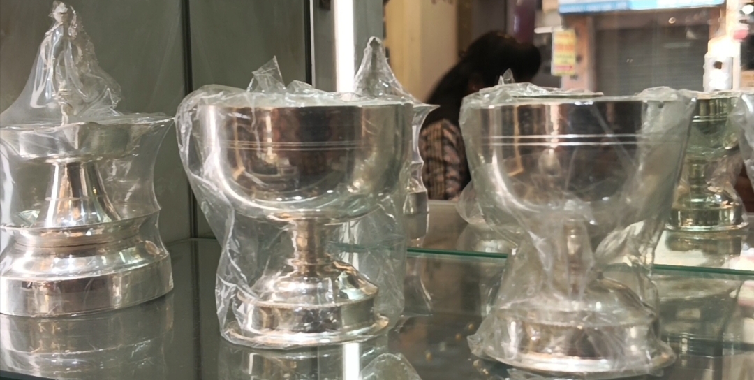 Nashik's silver is famous worldwide for its purity, with a turnover of five hundred crores every year
