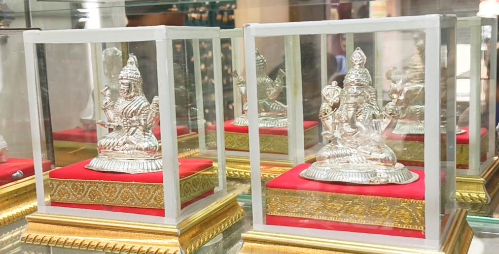 Nashik's silver is famous worldwide for its purity, with a turnover of five hundred crores every year