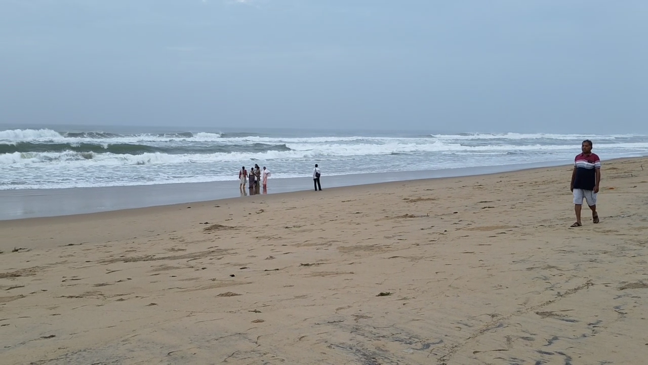 ପୁରୀ-କୋଣାର୍କ ବେଳାଭୂମିରେ କେତେ ପ୍ଲାଷ୍ଟିକ ବର୍ଜ୍ୟବସ୍ତୁ ରହିଛି ତା'ର ମଧ୍ୟ ହିସାବ ନାହିଁ ।