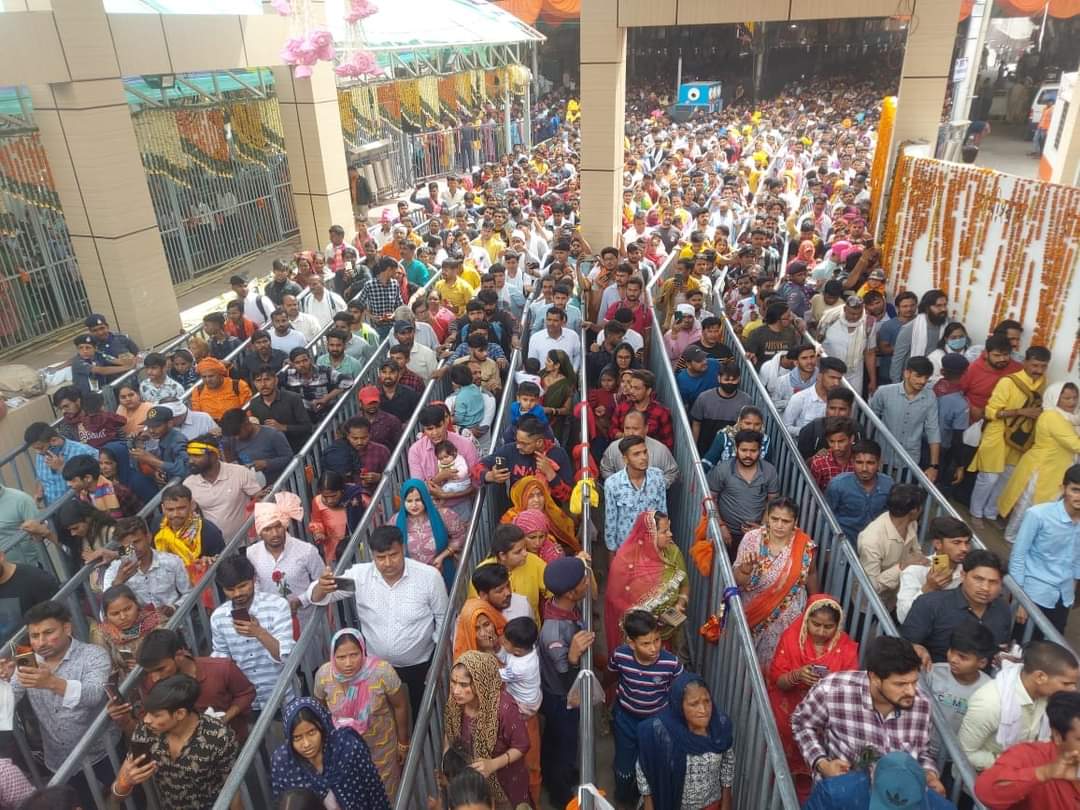 24 घंटे लगातार अपने भक्तों को दर्शन दे रहे खाटू के लखदातार, मेले में उमड़ा  भक्तों का सैलाब