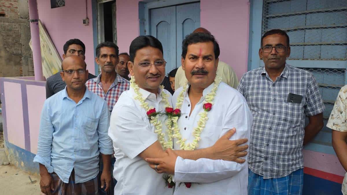 Party workers garland Faizul Haque, popularly known as Kajal Sheikh, and Naresh Chandra Bauri after their nominations from Hansan and Dubrajpur, respectively.