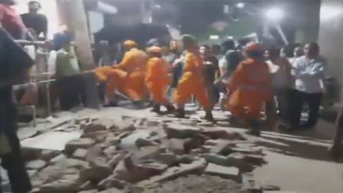 Building collapses in Delhi