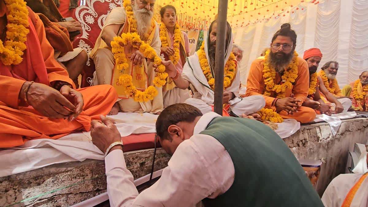 MINISTER RAKESH SHUKLA MET SAINTS