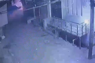 मुस्तफाबाद में बिल्डिंग गिरने का सीसीटीवी फुटेज आया सामने