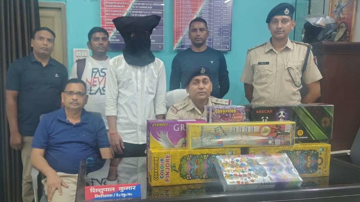 banned-firecrackers-recovered-from-ranchi-railway-station