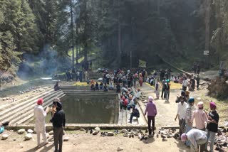 Khoo Sahib Devotees Face Hardship because of No Road Near Shadimarg in pulwama Kashmir