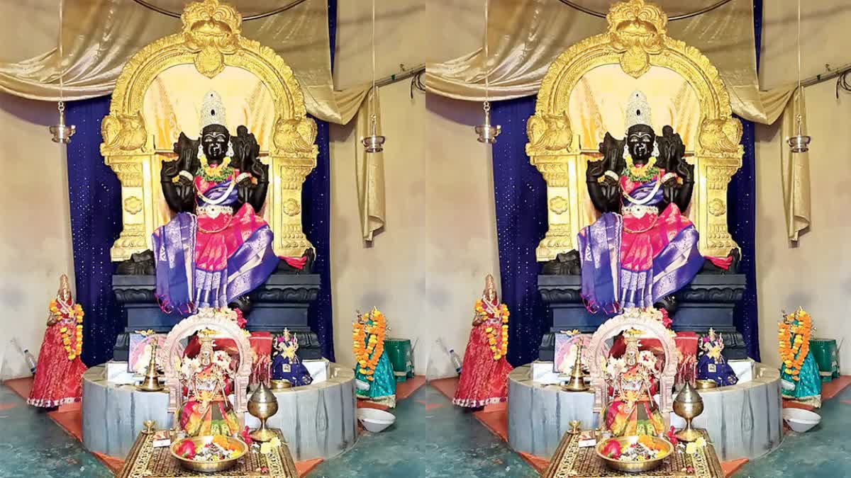 శ్రీ చక్రం ఆకారంలో 