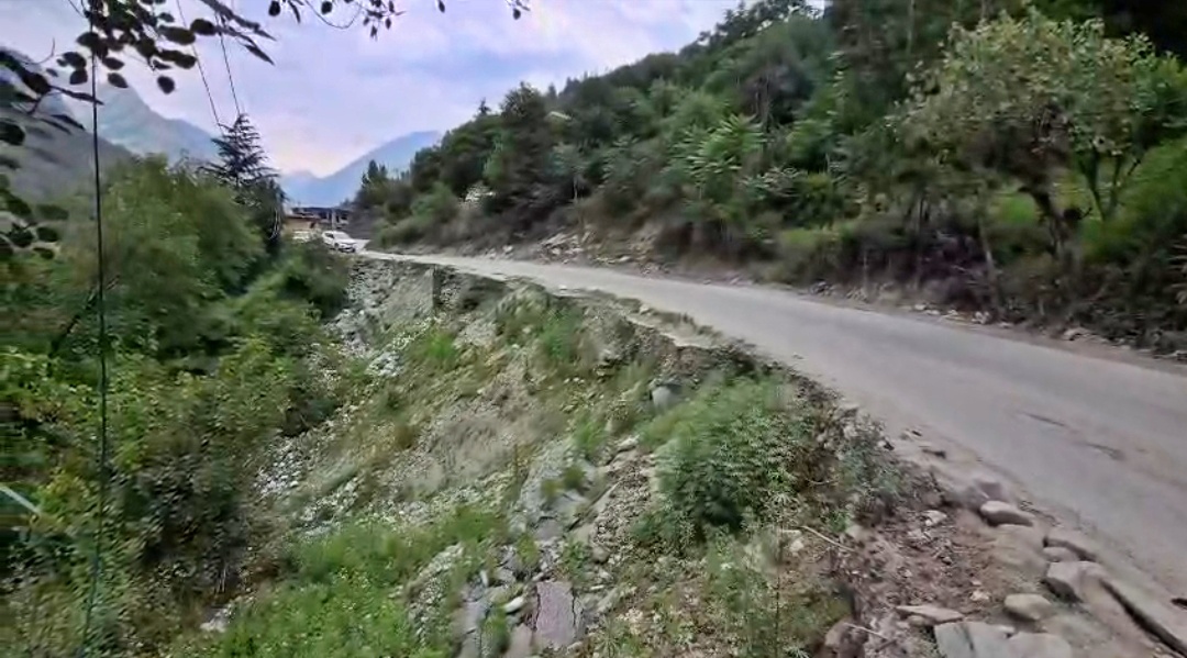 Bhuntar-Manikaran road