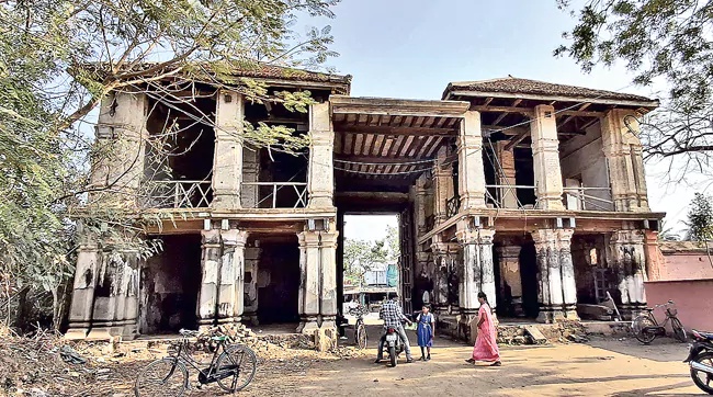 fort main gate