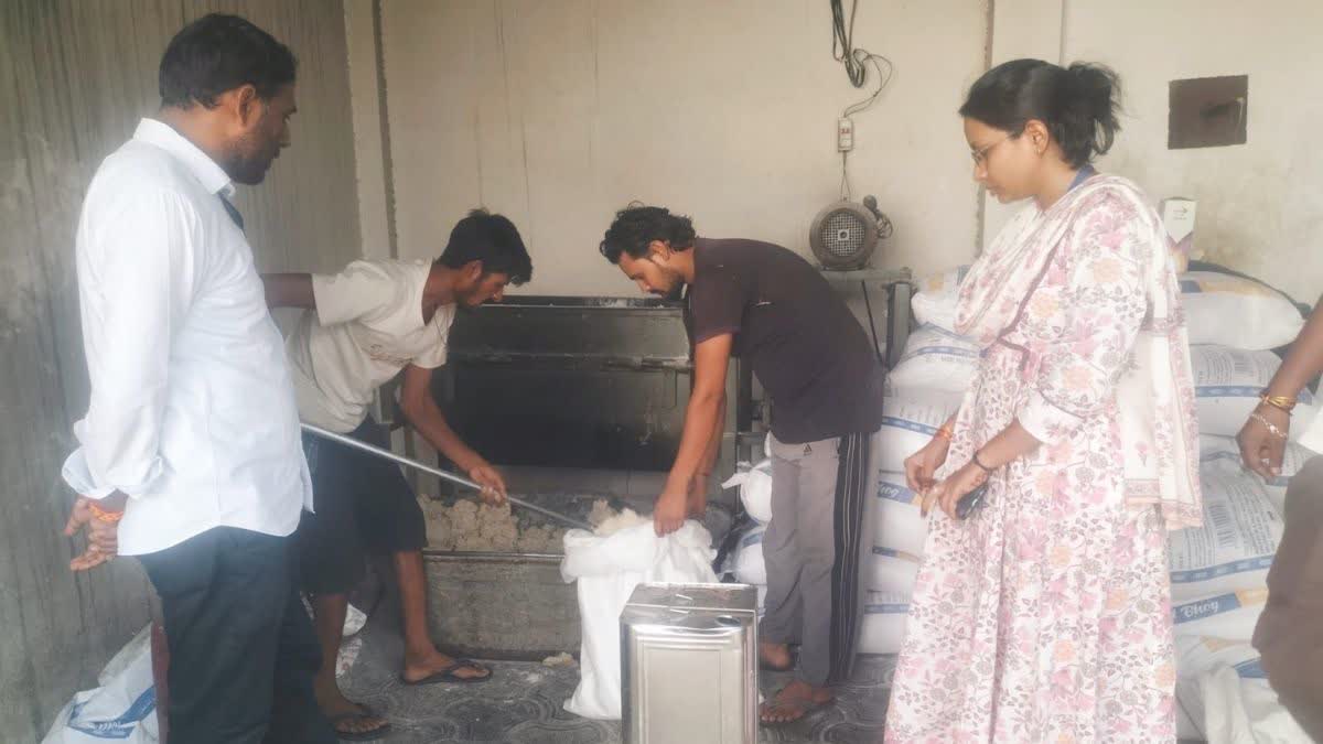 बिना लाइसेंस चल रहे कारखाने पर छापा