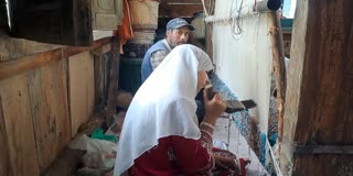 Weaving woes as kashmiri traditional artisans of carpet weaving finding hard to survive due to less margins Urdu News