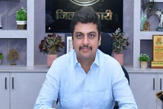 जिलाधिकारी ईशान प्रताप सिंह