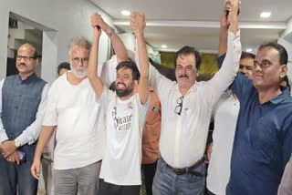 Tushar Gandhi meet Abhijeet Dipke
