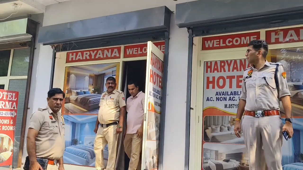 Police raid hotel on Kurukshetra Kirmach Road 10 arrested including 6 young women and 4 young men