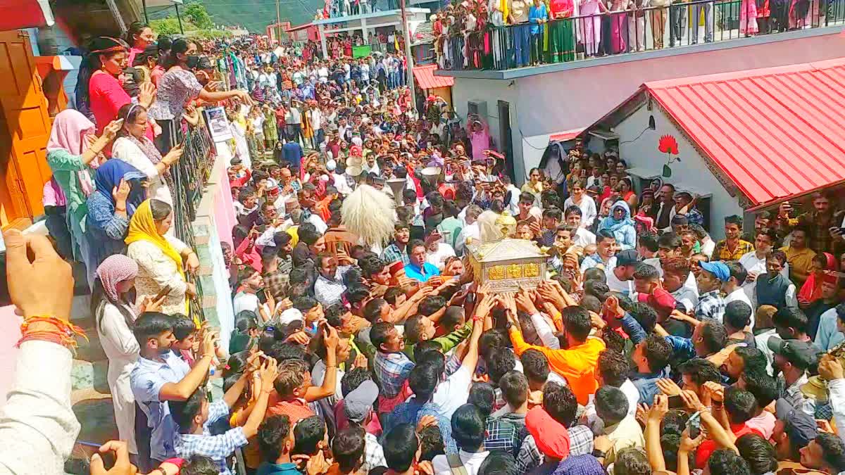 चकराता में चालदा महासू के दर्शन के लिए उमड़ा आस्था का सैलाब, सतपाल महाराज भी हुए अभिभूत