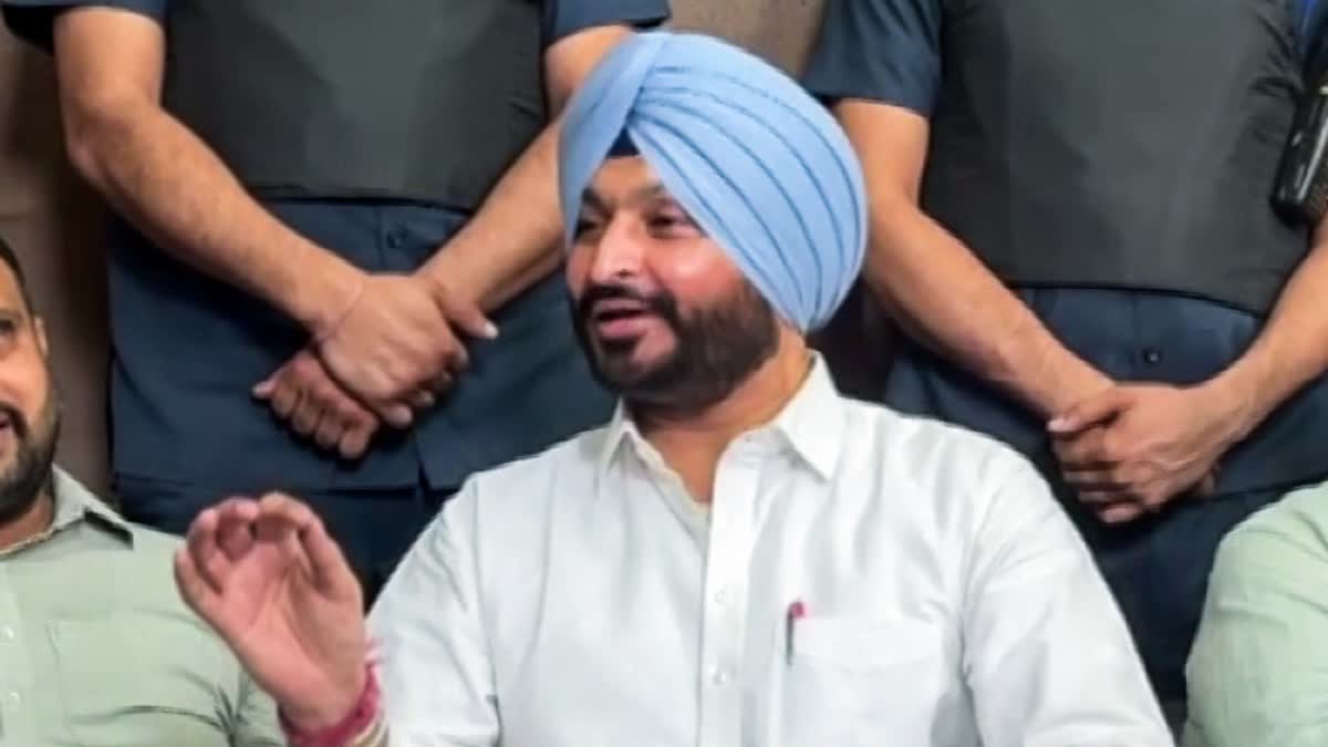 BJP Leader Ravneet Bittu Detained After Throwing Tomatoes At Punjab CM's Convoy