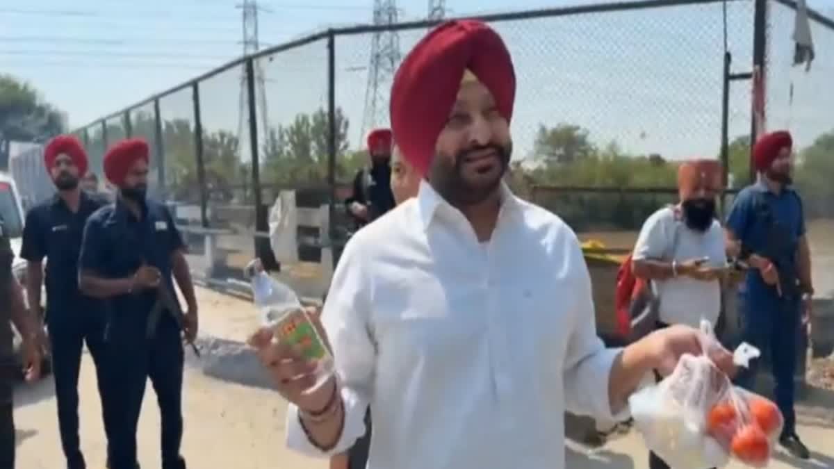 BJP leader Ravneet Bittu threw tomatoes at CM Bhagwant Mann convoy in Ludhiana, police took into custody