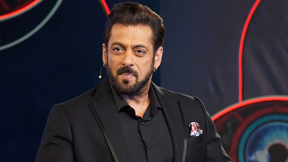 Bigg Boss 18: Salman Khan Says 'Mujhe Aaj Aana Hi Nahi Tha' As He Returns With Heavy Heart Amid Tight Security Bigg Boss 18: Salman Khan Says 'Mujhe Aaj Aana Hi Nahi Tha' As He Returns With Heavy Heart Amid Tight Security