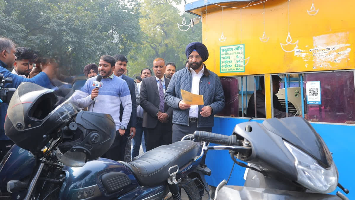 Delhi Pollution: Over 61,000 PUCCs Issued, 3746 Vehicles Fined In First 24 Hours Of 'No PUCC, No Fuel' Rule Delhi Pollution: Over 61,000 PUCCs Issued, Nearly 3800 Vehicles Fined On Day-1 Of 'No PUCC, No Fuel' Rule