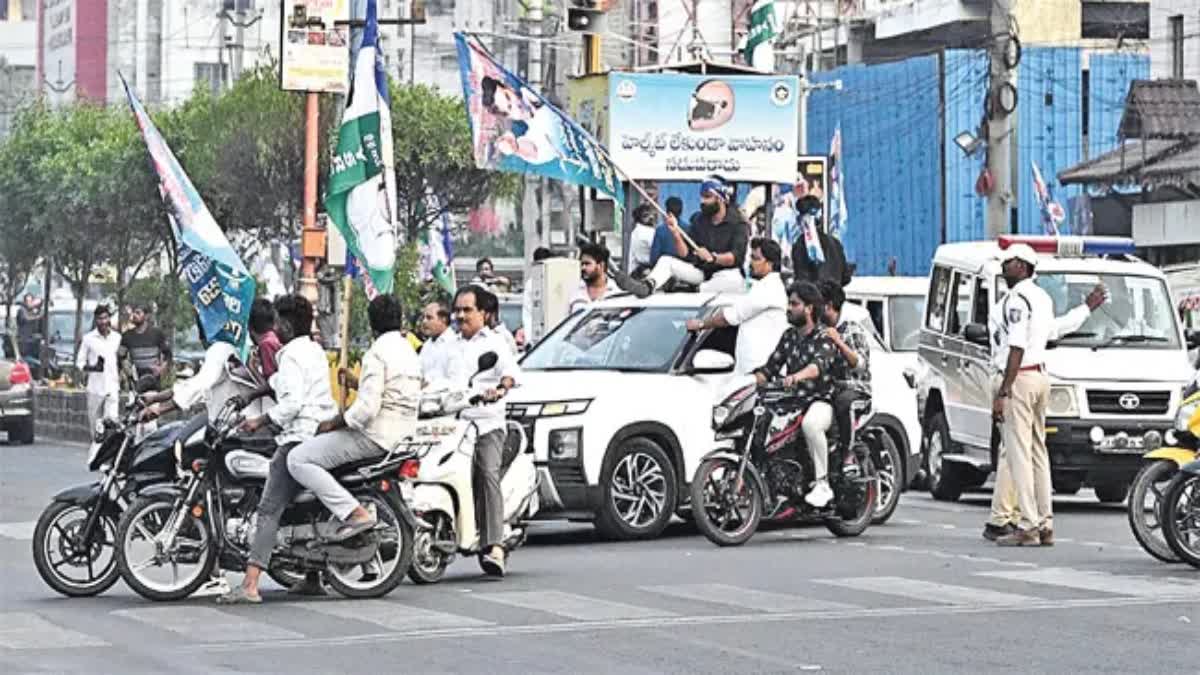 YS Jagan Meet Governor At Lokbhavan