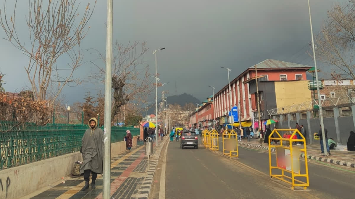 Kashmir Continues To Battle Sub-Zero Temperatures; Heavy Snowfall On The Horizon Kashmir Continues To Battle Sub-Zero Temperatures; Heavy Snowfall On The Horizon