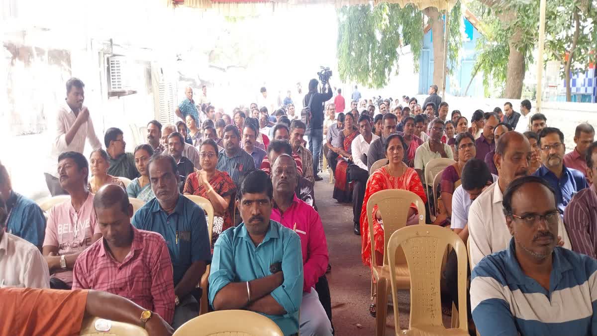 அரசு ஊழியர்கள் மற்றும் ஆசிரியர் சங்க நிர்வாகிகளுடன் வரும் 22 ஆம் தேதி அரசு சார்பில் பேச்சுவார்த்தை