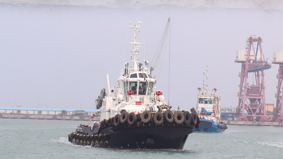 தூத்துக்குடி வ.உ.சி துறைமுகத்திற்கு 60 டன் திறன் கொண்ட இழுவை படகு வருகை