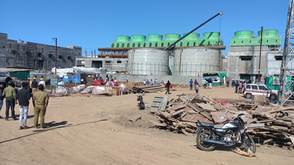 Six Workers From Bihar Killed As Water Tank Collapses At Under-Construction Factory In Maharashtra's Nagpur As many as six workers from Bihar were killed after a water tank at an under-construction solar panel factory collapsed at Butibori Maharashtra Industrial Development Corporation (MIDC) area of Nagpur on Friday.