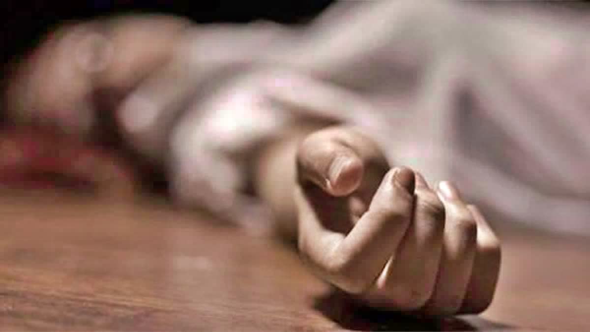 போலி நகை கொடுத்து மோசடி - பெண்ணை அடித்து கொன்ற அடகு கடைக்காரர்