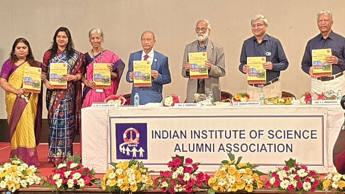 The IIScAA Souvenir was unveiled by Prof. Govind Rangarajan, Director of IISc, Prof. E. S. Dwarkadasa, Past President of IIScAA, along with other senior scientists and dignitaries.