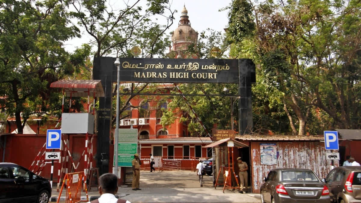 Judges said Shankar could approach the Chief Justice if needed, ordered him to respond, and adjourned the bail cancellation hearing to January 20 afternoon.