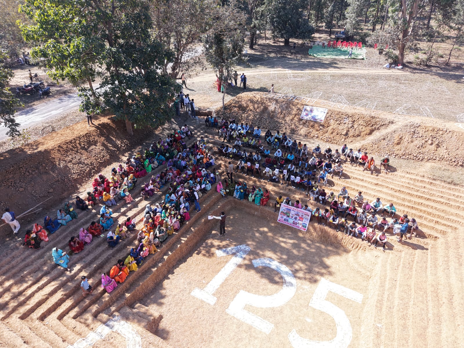 VB G RAM G: मोहला मानपुर अंबागढ़ चौकी की ग्राम पंचायत करमरी में वीबी जी राम  जी मानव श्रृंखला