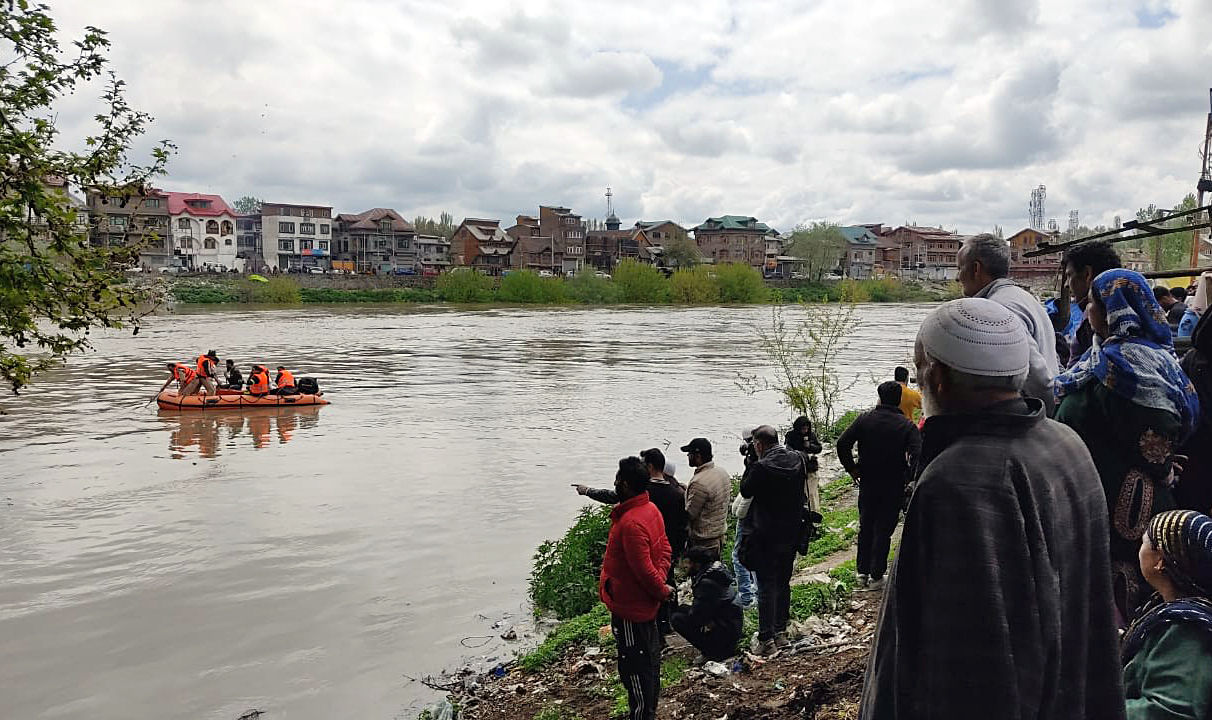 SDRF team conduct rescue operations after a boat carrying school children capsized in the Jhelum river, at Gandbal in Srinagar