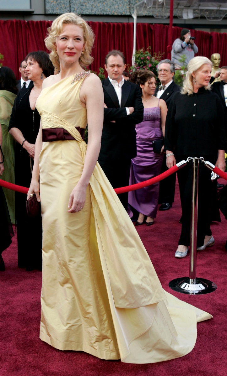 Cate Blanchett in a Valentino gown at the 2005 Oscars